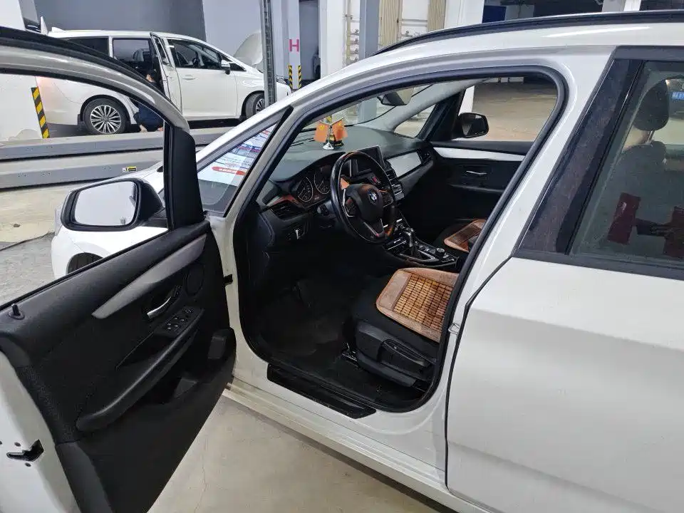 BMW 2 серии 2 2016 218i Lead