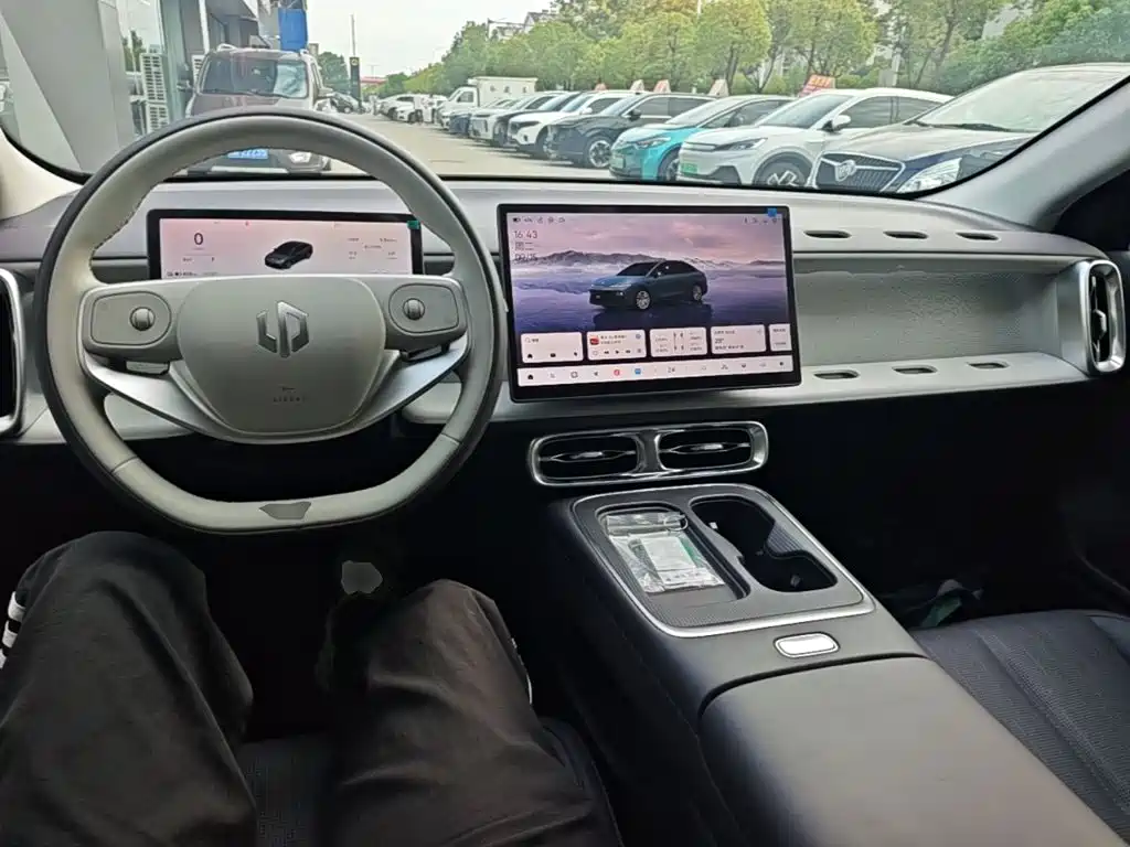 Leapmotor Leapmotor B01 — миниатюра 10