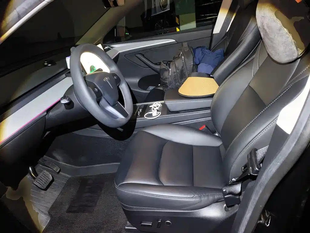 Tesla Model Y — миниатюра 11
