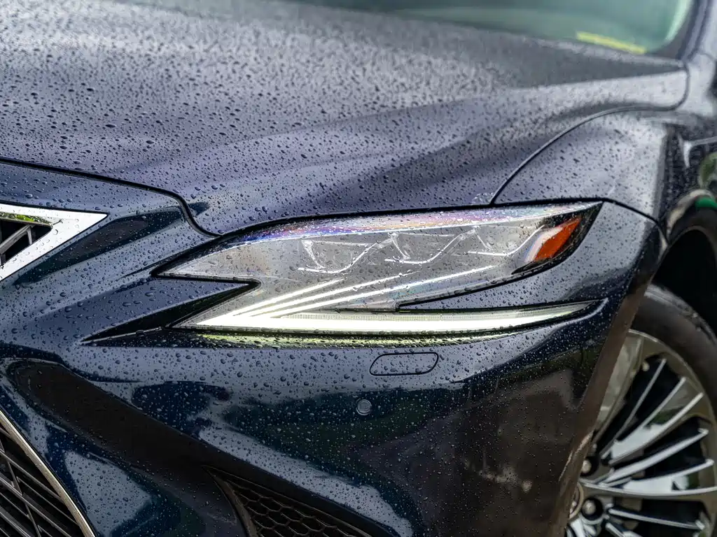 Lexus LS — миниатюра 7