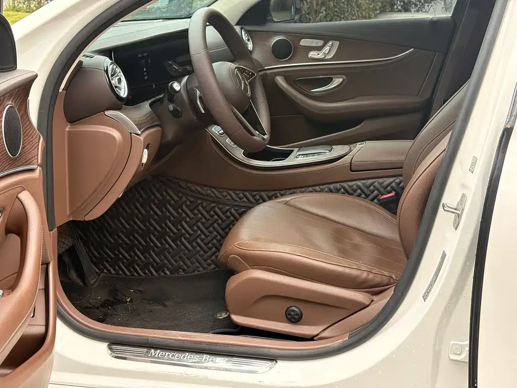 Mercedes-Benz E-Class — миниатюра 8