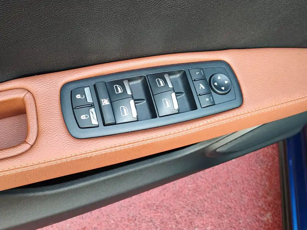Maserati Ghibli — миниатюра 6