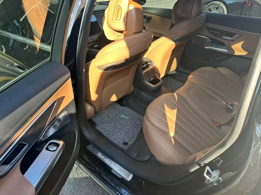 Mercedes-Benz E-Class — миниатюра 5