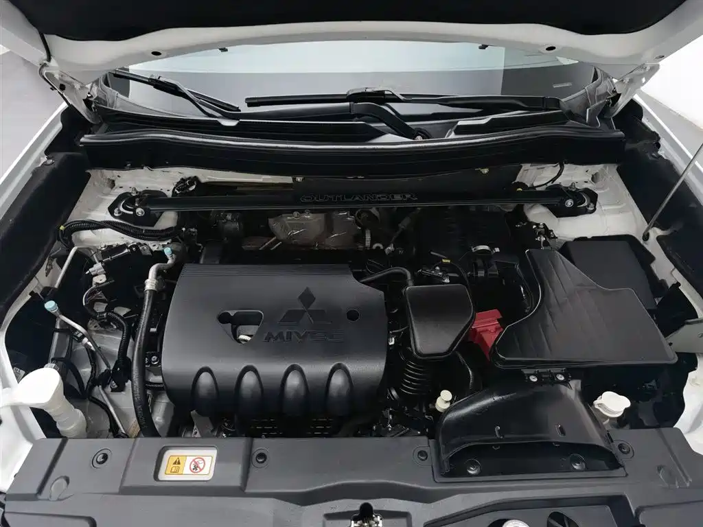 Mitsubishi Outlander 2018 2.4L Elite 5 мест