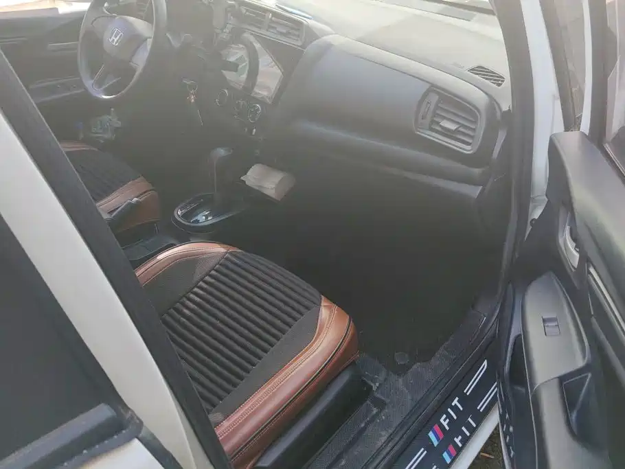 Honda Fit — миниатюра 8