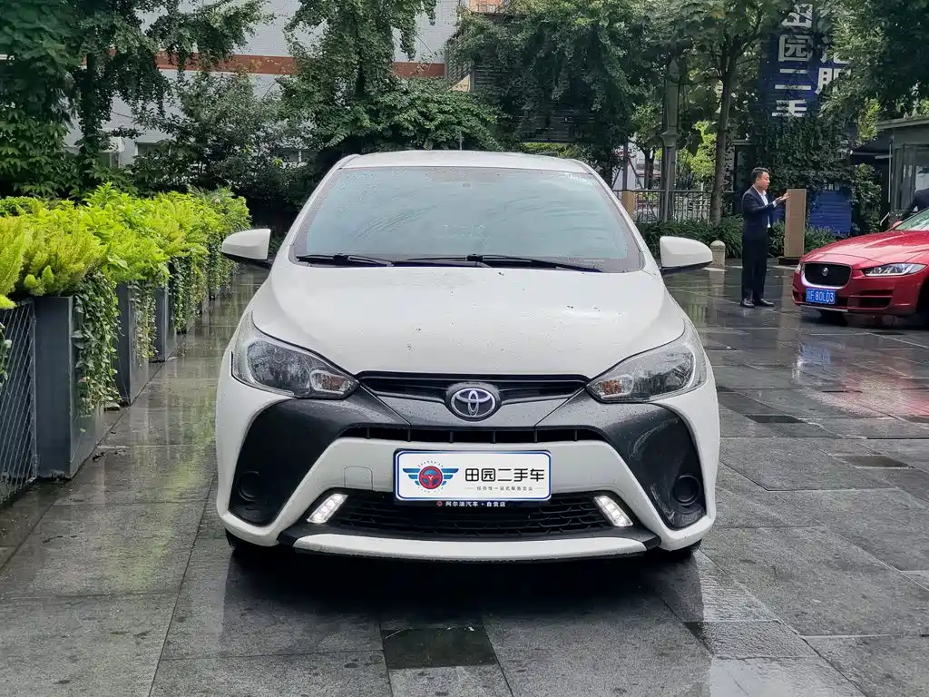 Toyota Yaris L — миниатюра 2