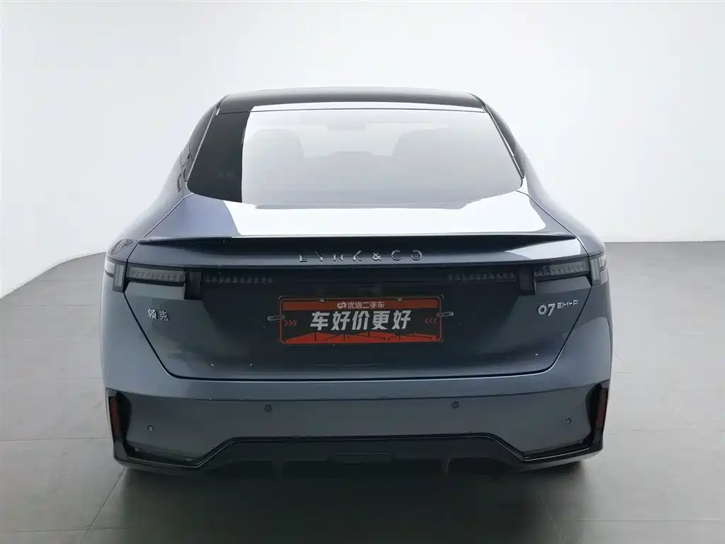 LYNK  &CO. 07 EM P