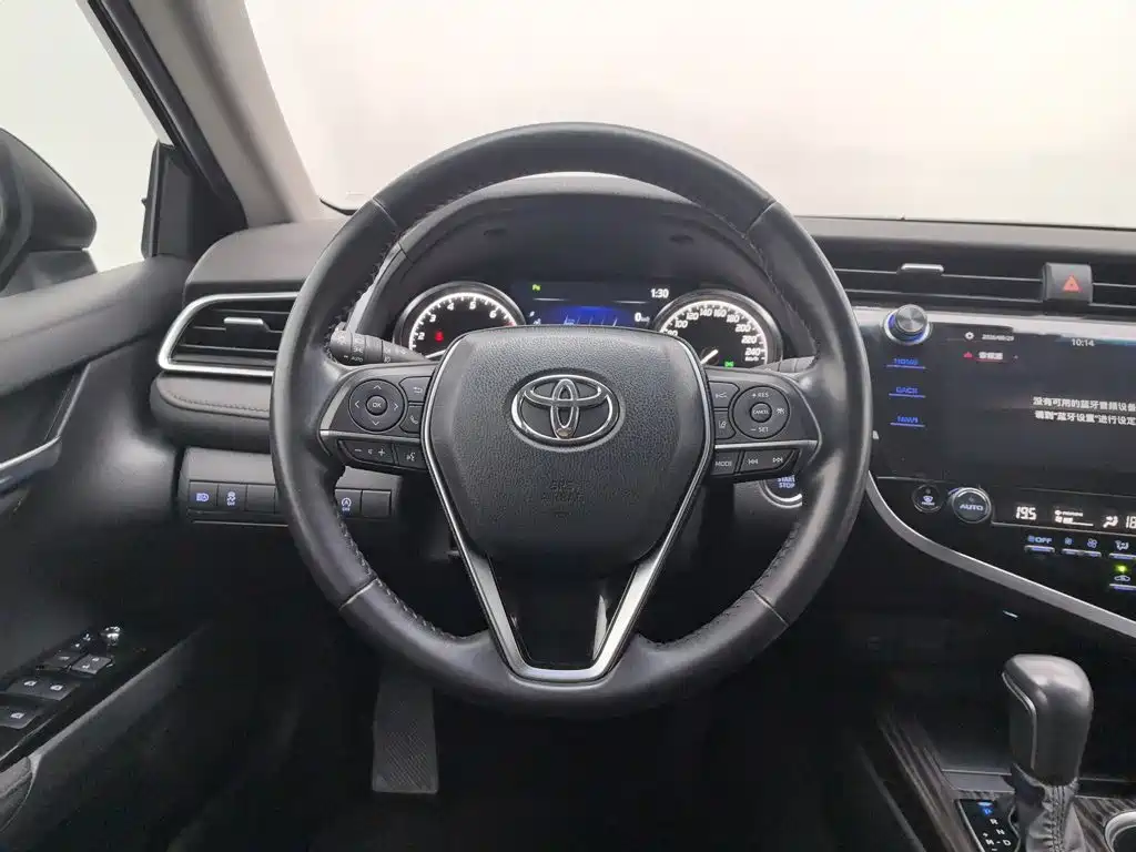 Toyota Camry — миниатюра 11