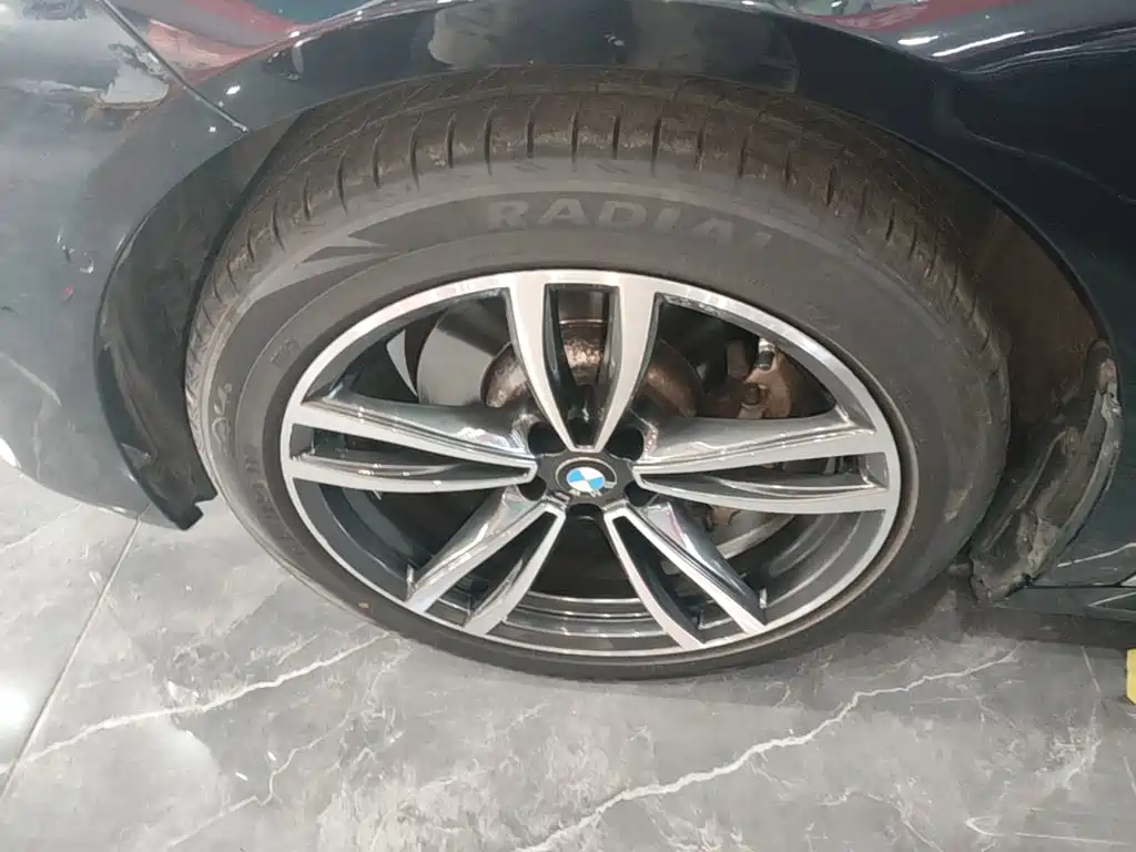 BMW 7 Series — миниатюра 23