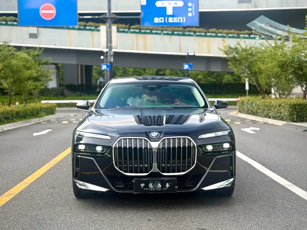 BMW 7 Series — миниатюра 2