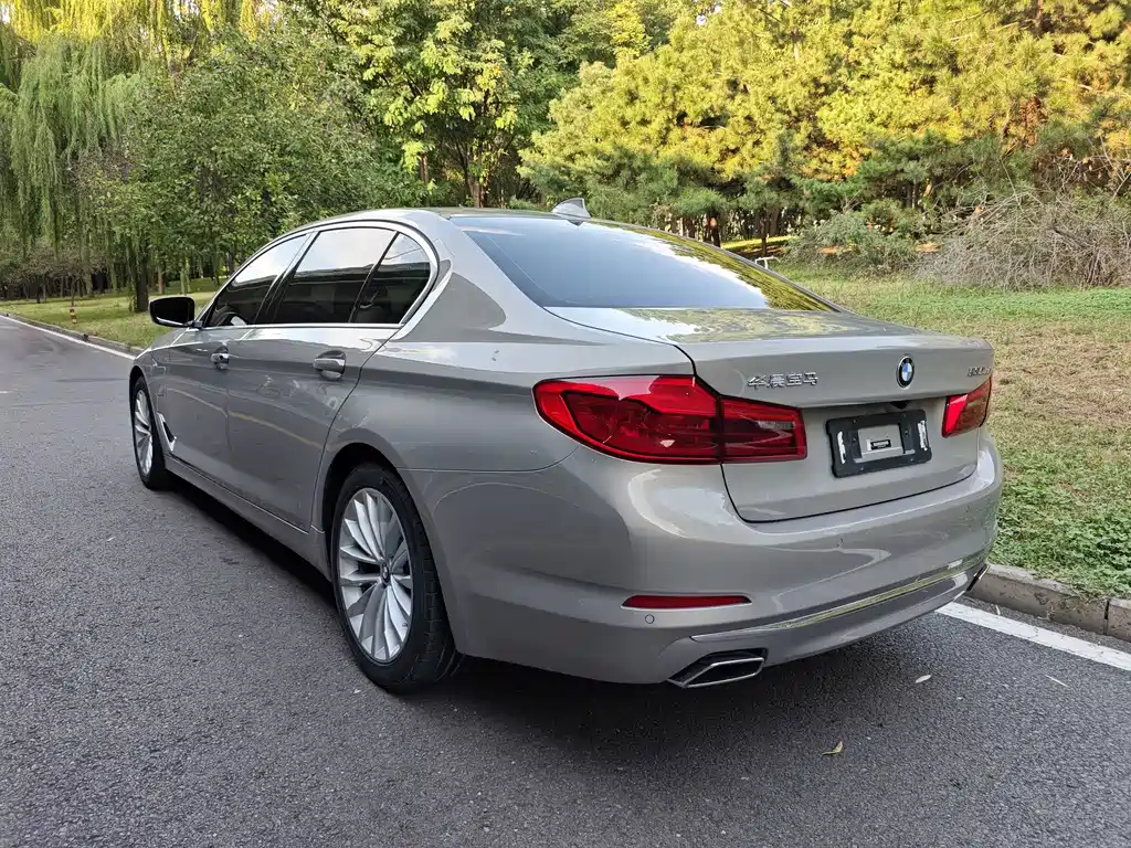 BMW 5 Series New Energy — миниатюра 8