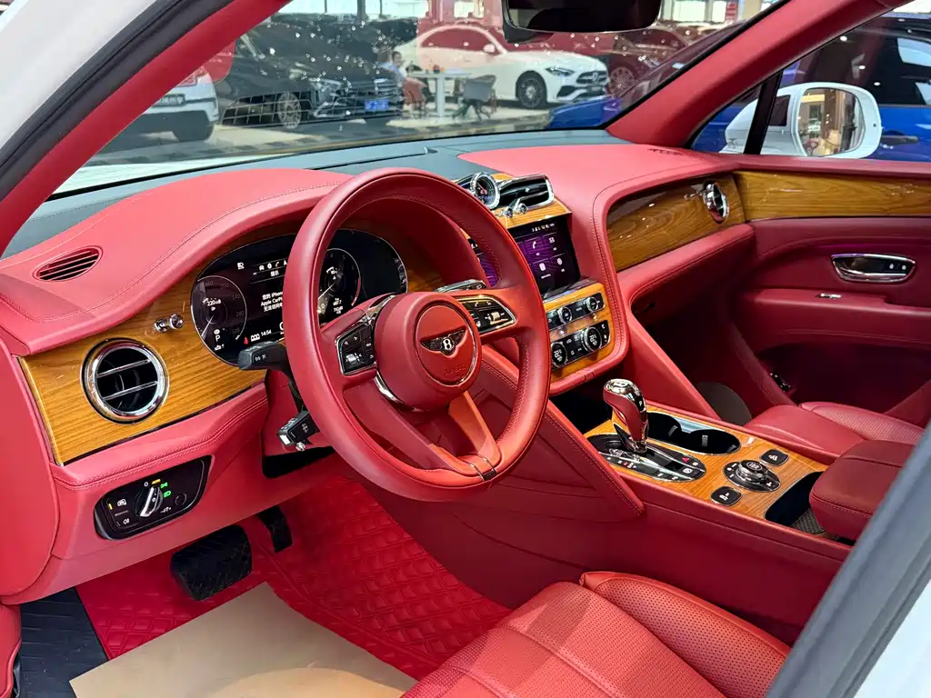 Bentley Bentayga — миниатюра 4