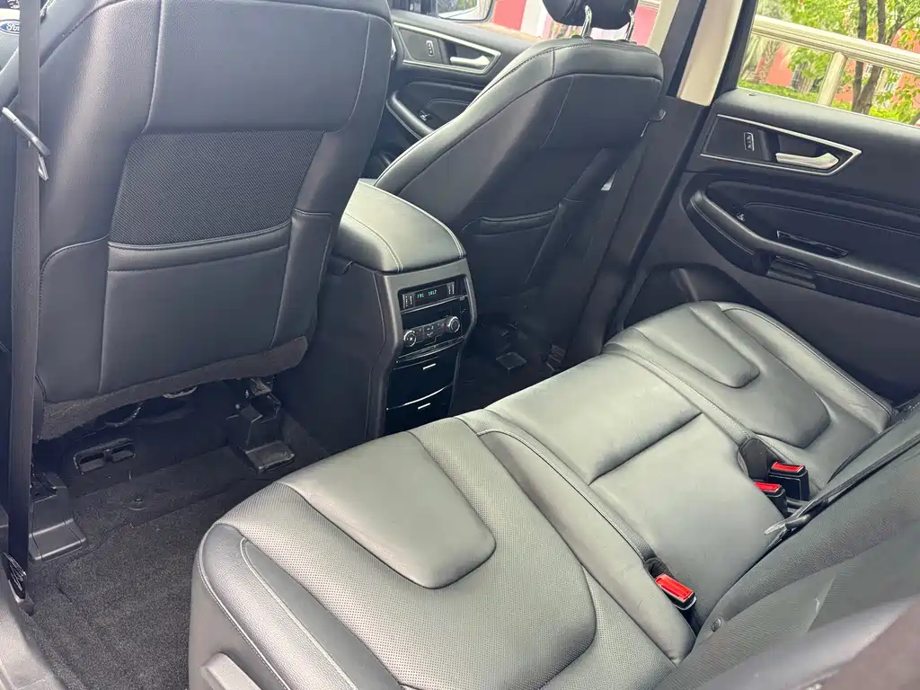 Ford Edge — миниатюра 11