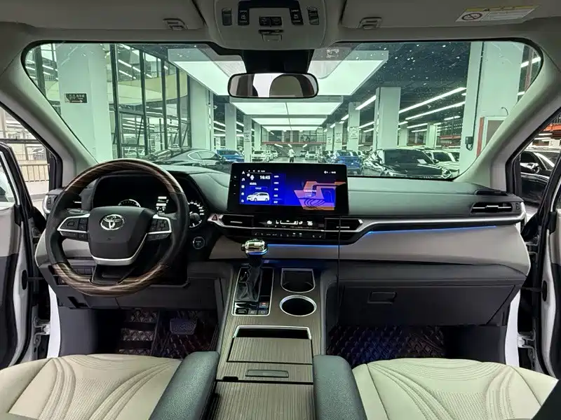 Toyota Sienna — миниатюра 4