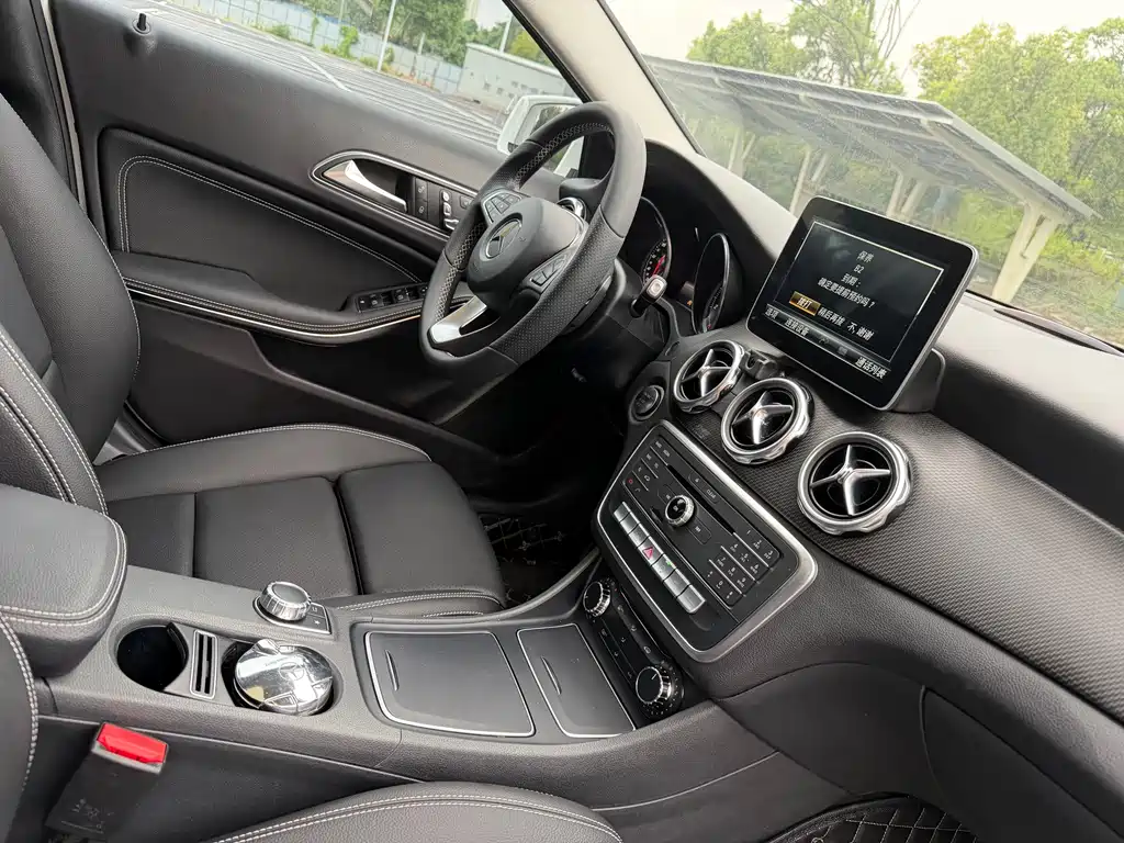 Mercedes-Benz GLA — миниатюра 8