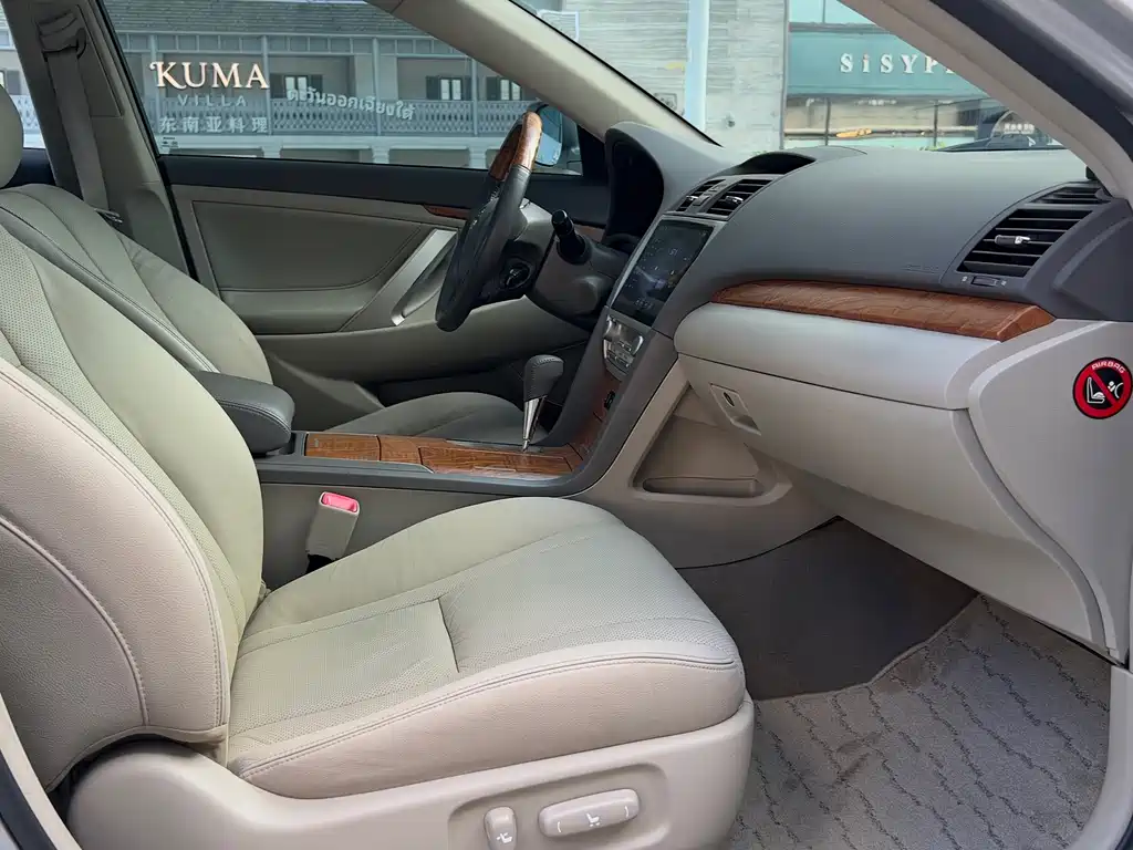 Toyota Camry — миниатюра 18