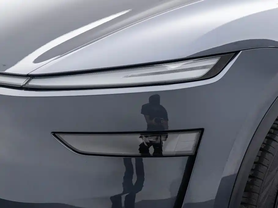Tesla Model Y — миниатюра 21