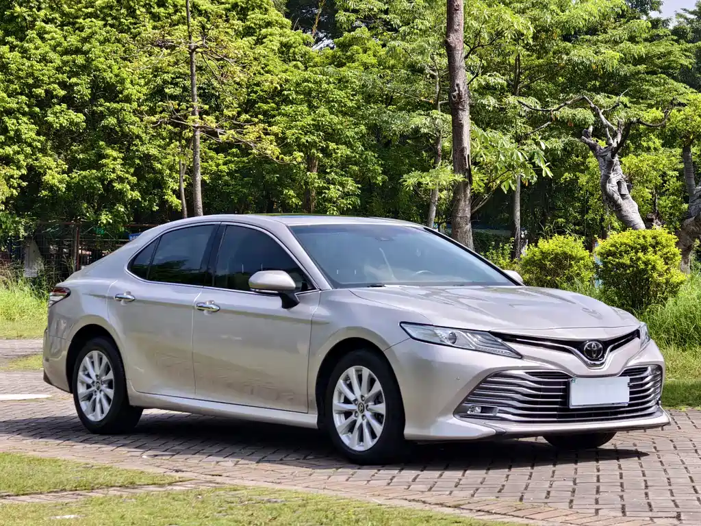 Toyota Camry — миниатюра 3