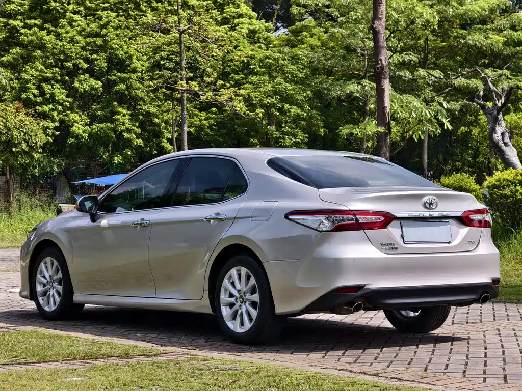Toyota Camry — миниатюра 10