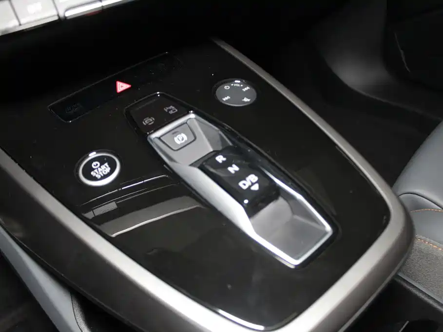 Audi Q4 e-tron — миниатюра 13