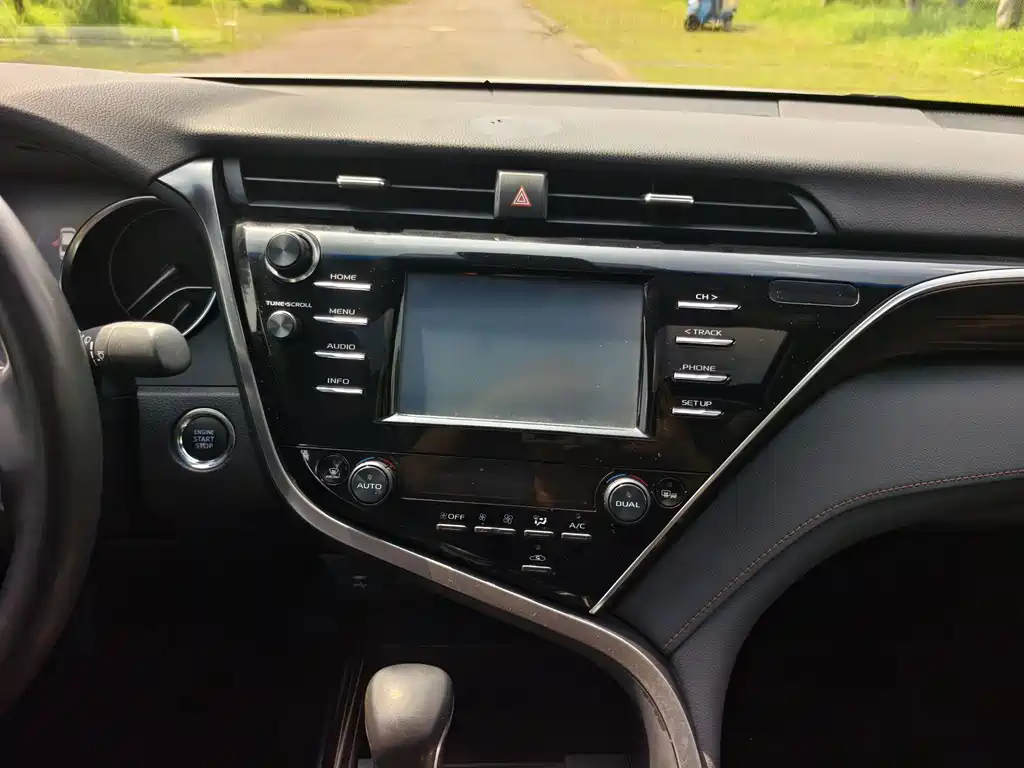 Toyota Camry — миниатюра 8