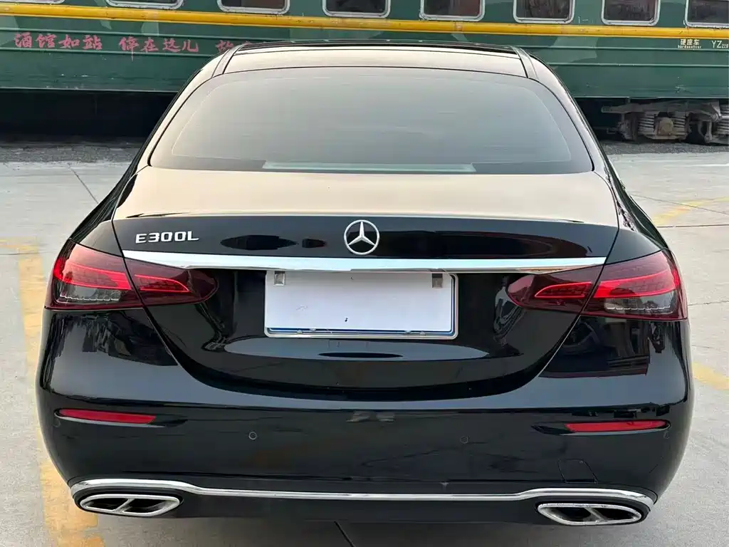 Mercedes-Benz E-Class — миниатюра 6