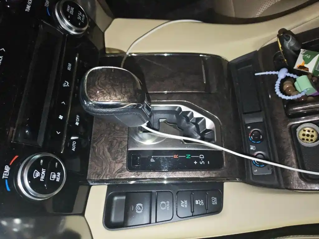Toyota Vellfire — миниатюра 7