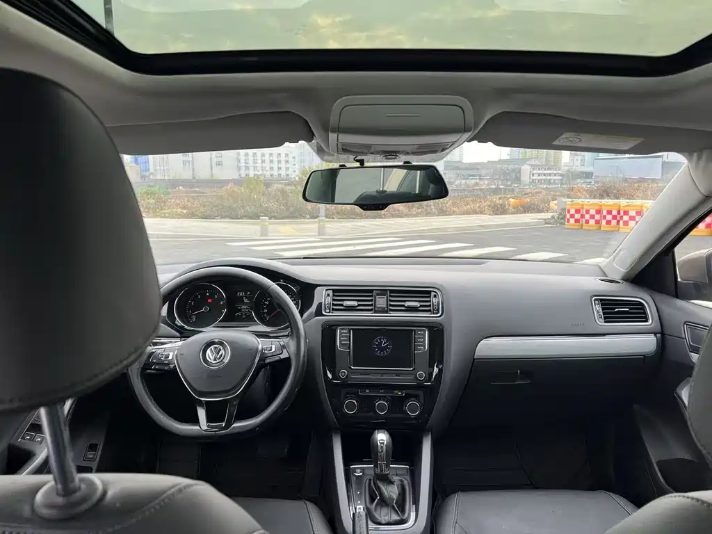 Volkswagen Sagitar 2017 1.6L AT Comfort