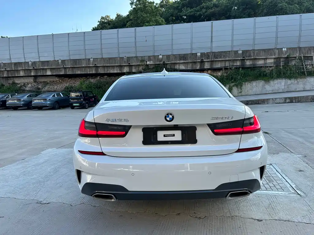 BMW 3 Series - фото 8