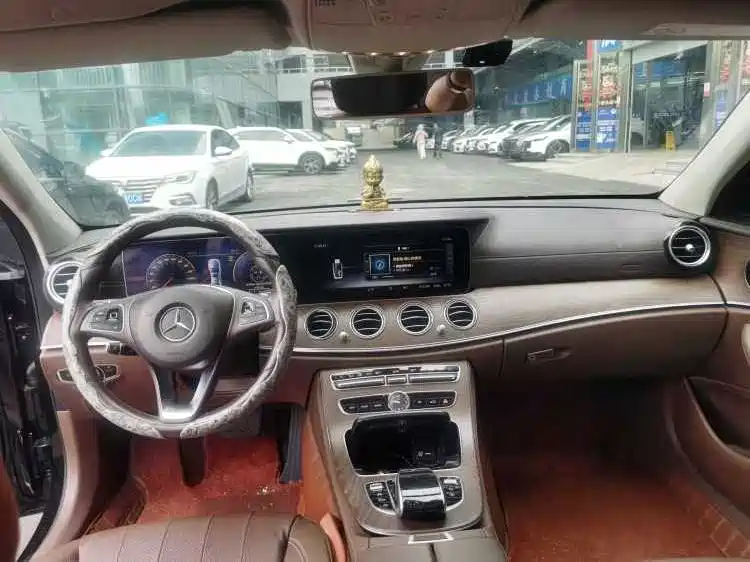 Mercedes-Benz E-Class — миниатюра 6
