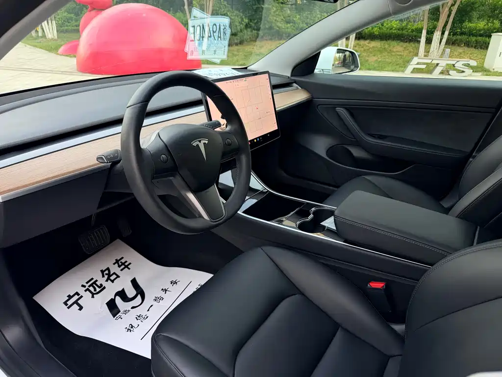Tesla Model 3 — миниатюра 7