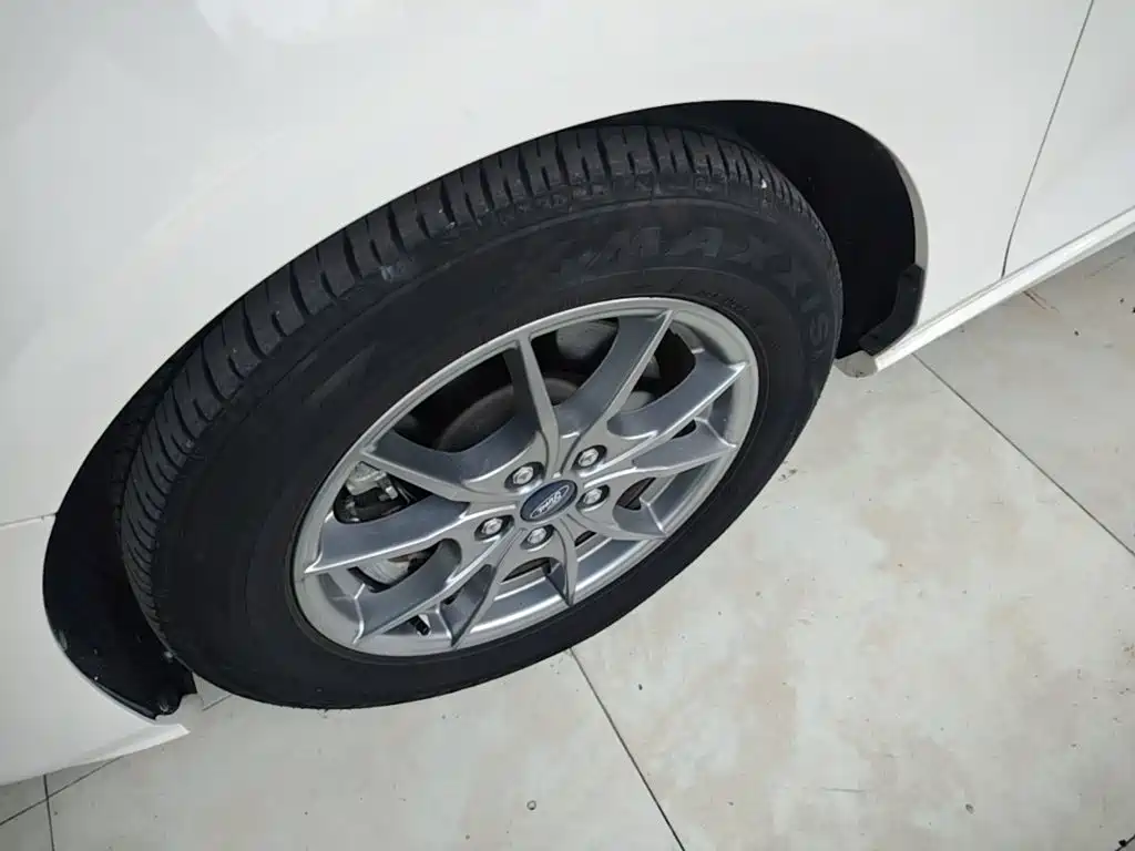 Ford Focus — миниатюра 23