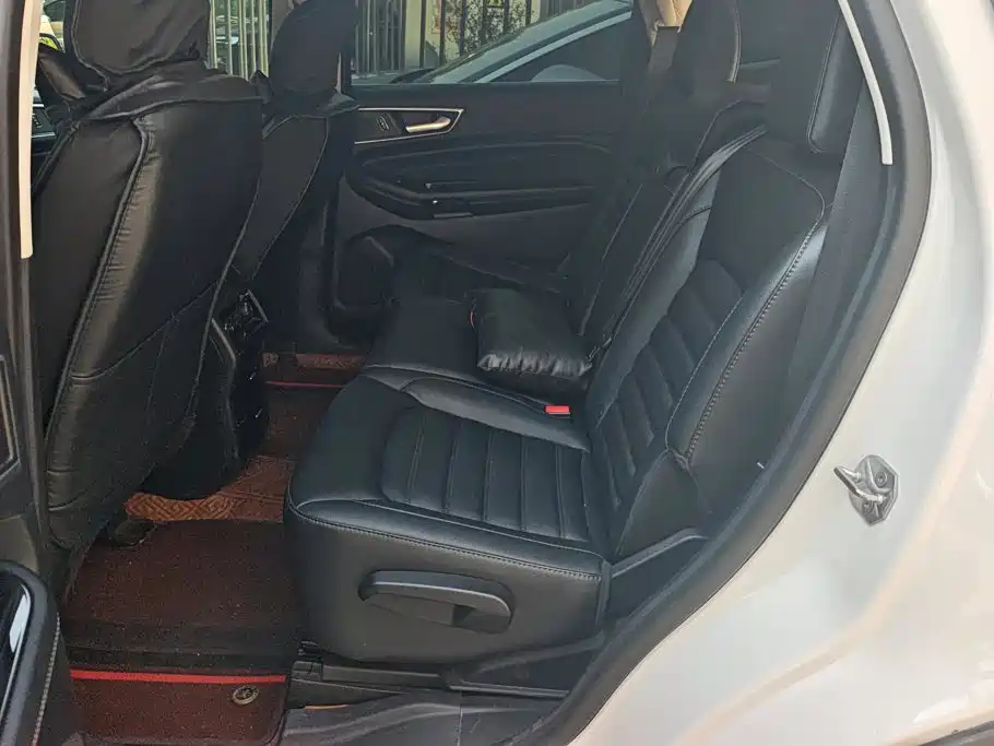 Ford Edge — миниатюра 11