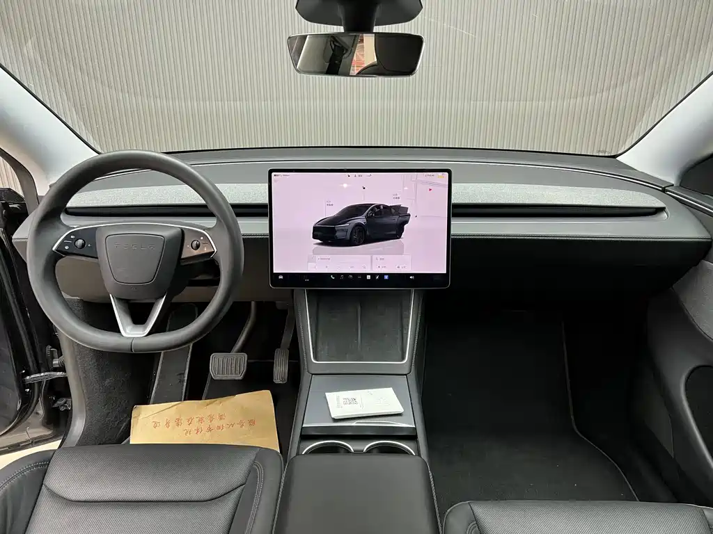 Tesla Model Y — миниатюра 4