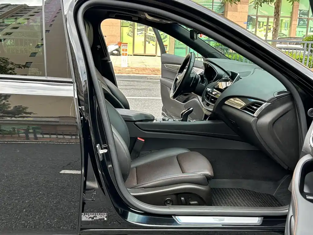 Cadillac CT5 — миниатюра 9
