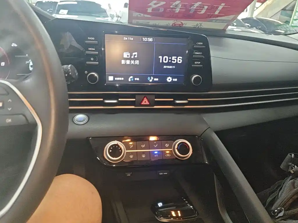 Hyundai Elantra — миниатюра 13