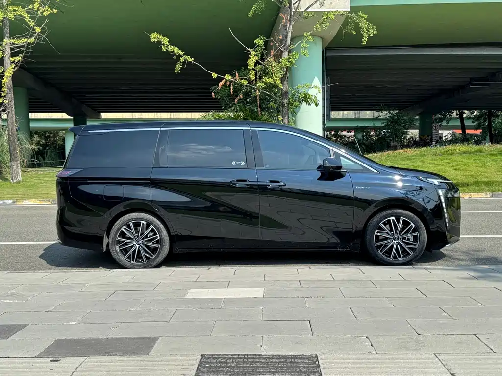GAC Motor Trumpchi E8 PHEV — миниатюра 12