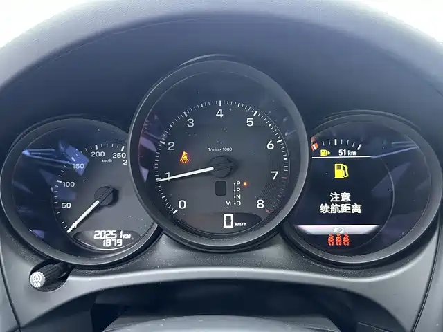 Porsche Macan — миниатюра 10