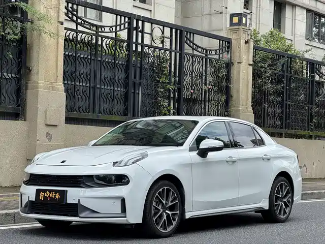 Lynk & Co 03