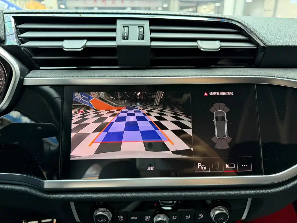 Audi Q3 — миниатюра 11