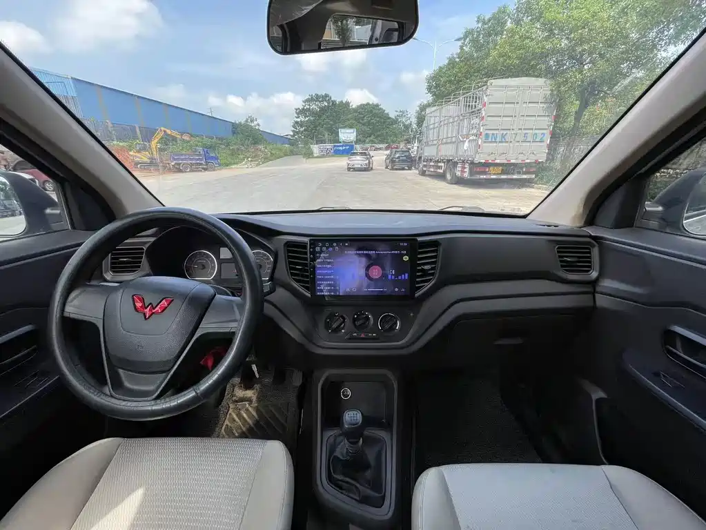 Wuling Hongguang V — миниатюра 6