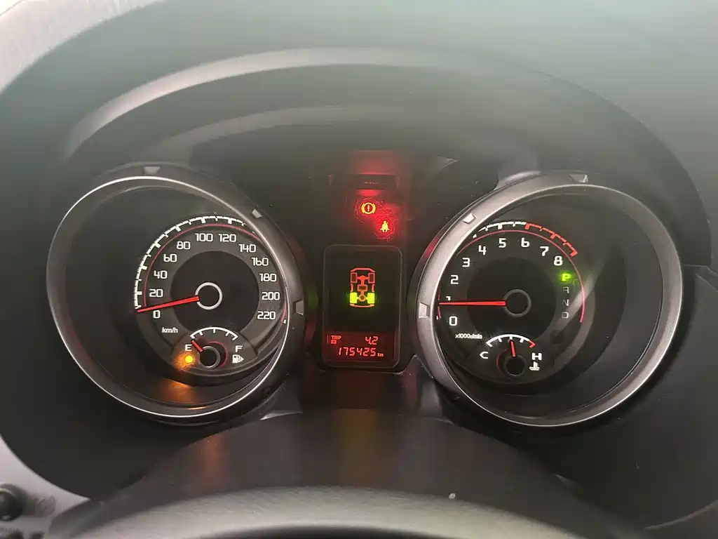 Mitsubishi Pajero (Import) — миниатюра 12