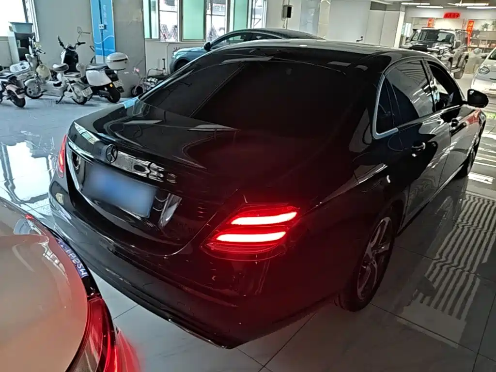 Mercedes-Benz E-Class — миниатюра 6