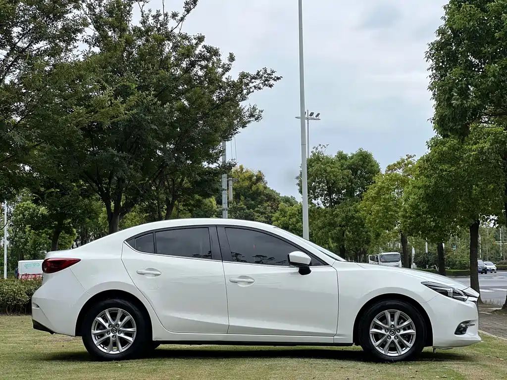 Mazda 3 Axela — миниатюра 22