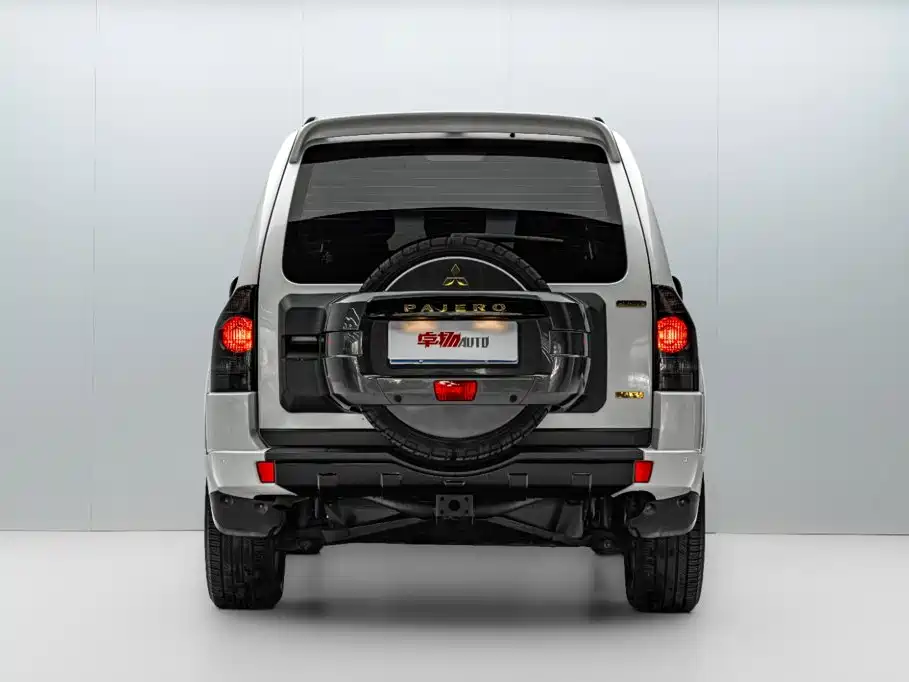 Mitsubishi Pajero (Import) — миниатюра 6