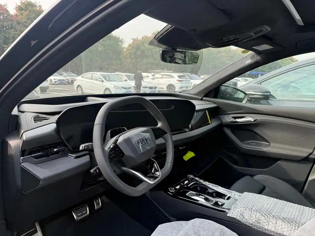 Audi Q6L e-tron — миниатюра 4