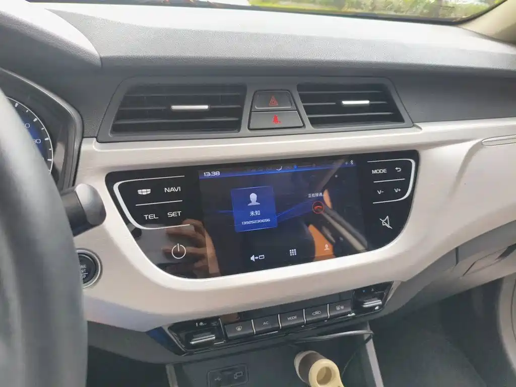 Geely Vision X3 — миниатюра 9