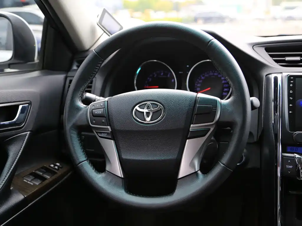 Toyota Reiz — миниатюра 4