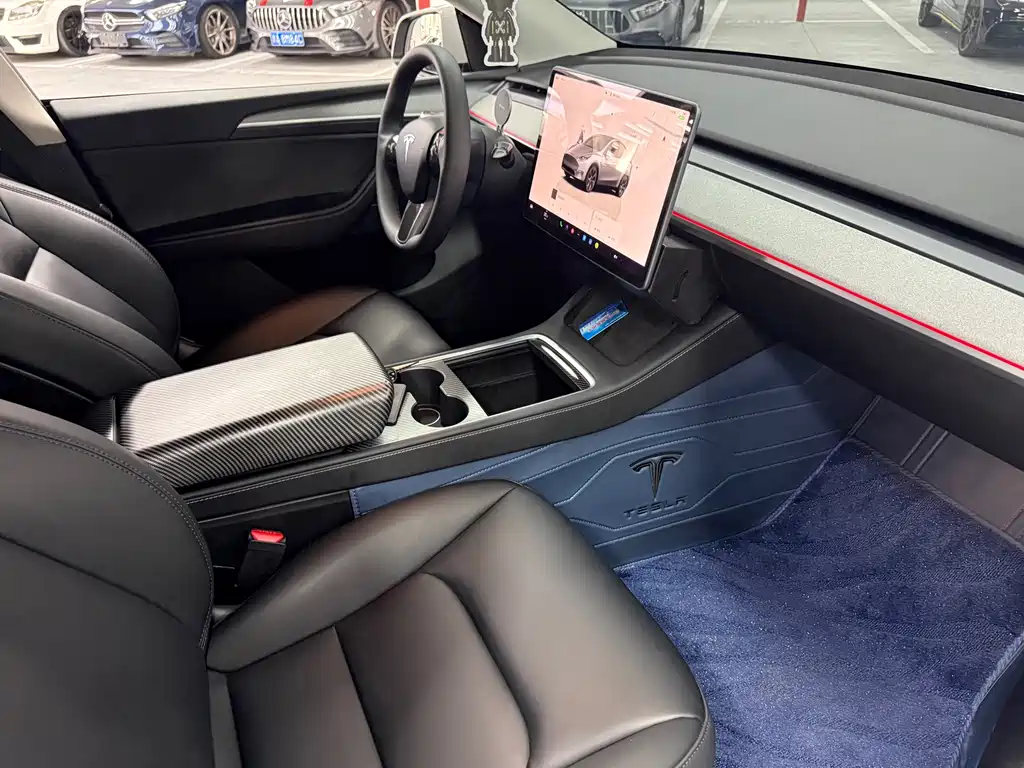 Tesla Model Y — миниатюра 8