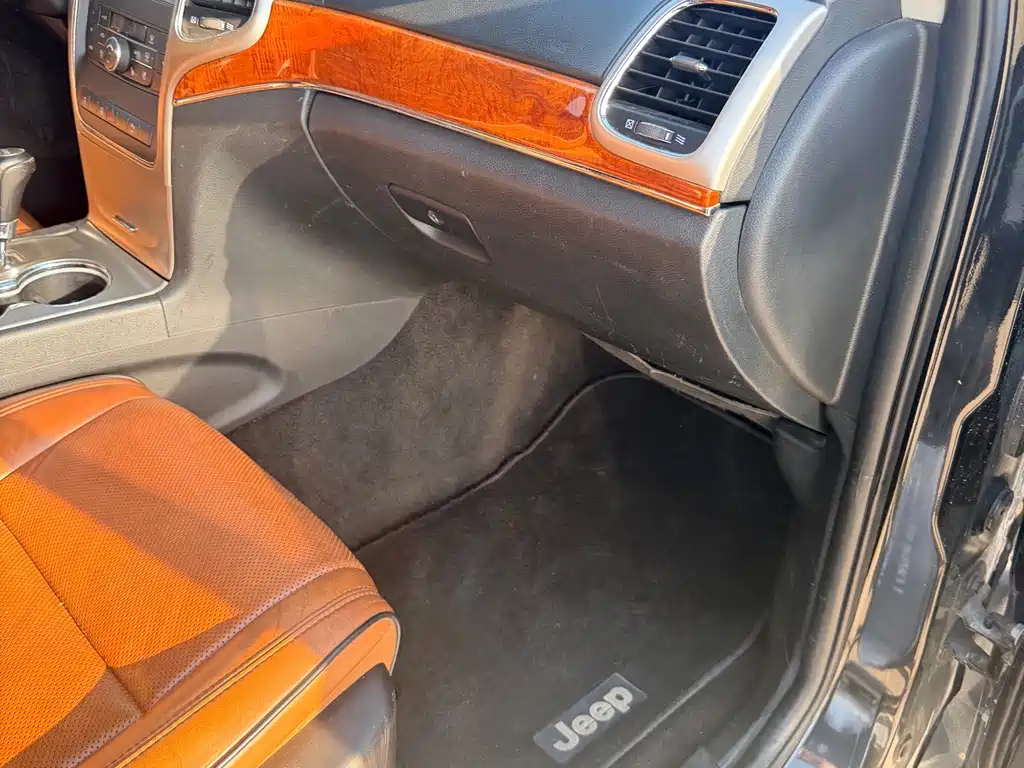 Jeep Grand Cherokee (Import) — миниатюра 18